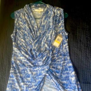 Chaus New York ladies sleeveless v neck blouse NWT size M blue and white